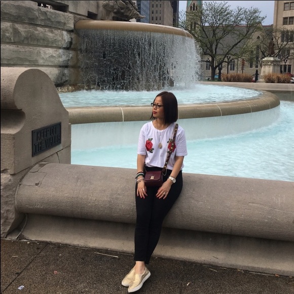 Rose Patched White T-shirt - Picture 5 of 6